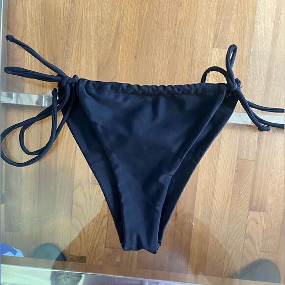 Black string bikini bottom. string tie side, size small - Picture 3 of 6
